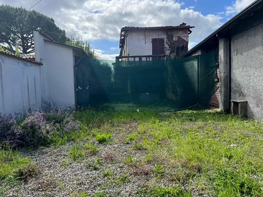 Immagine 5 di Terratetto in vendita  a Massa