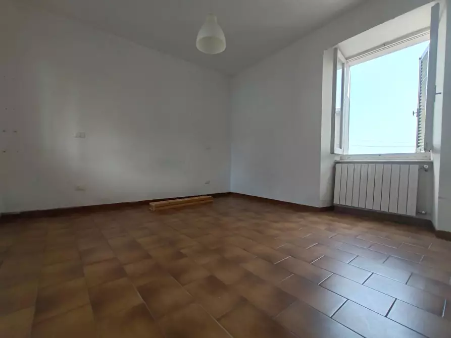 Immagine 2 di Appartamento in vendita  a Massa