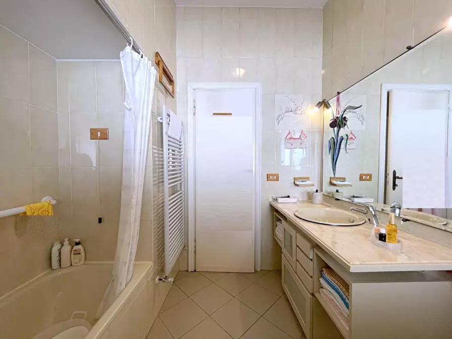 Immagine 29 di Casa indipendente in vendita  a Camaiore