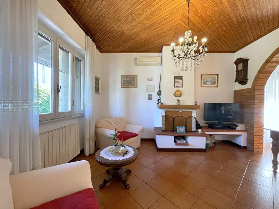 Immagine 4 di Casa indipendente in vendita  a Camaiore