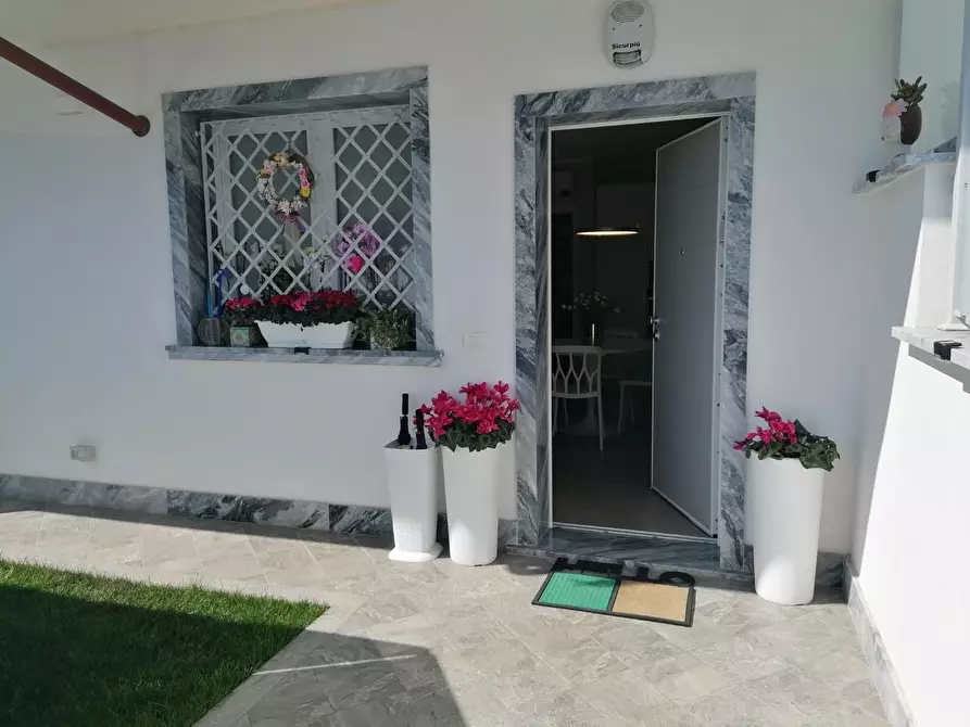 Immagine 16 di Appartamento in vendita  a Carrara