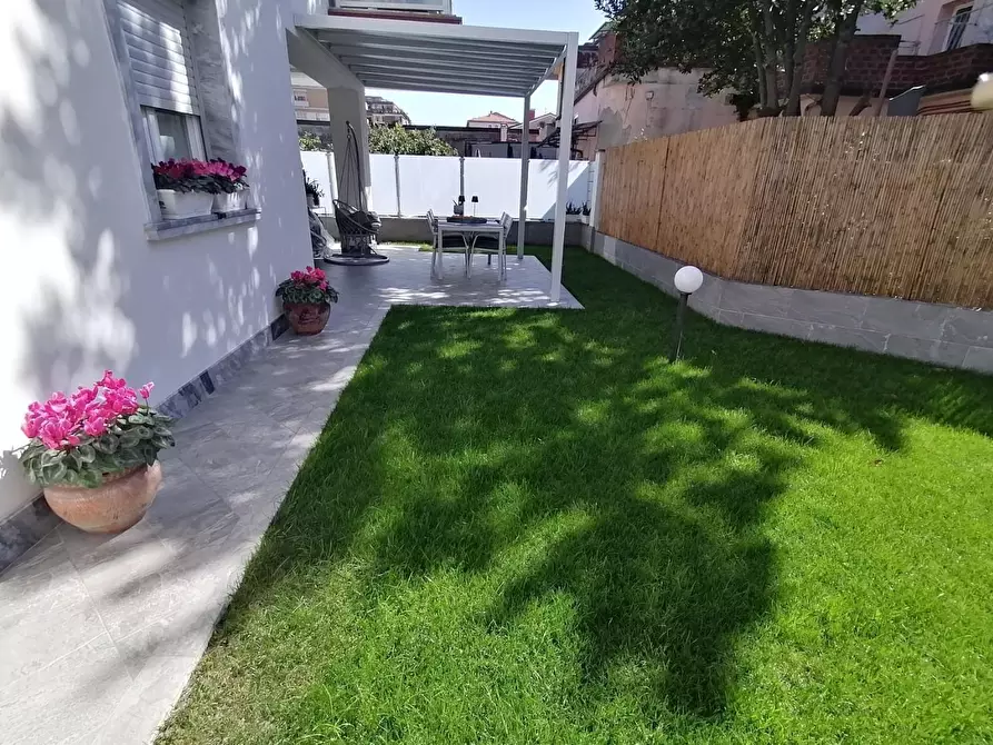 Immagine 10 di Appartamento in vendita  a Carrara