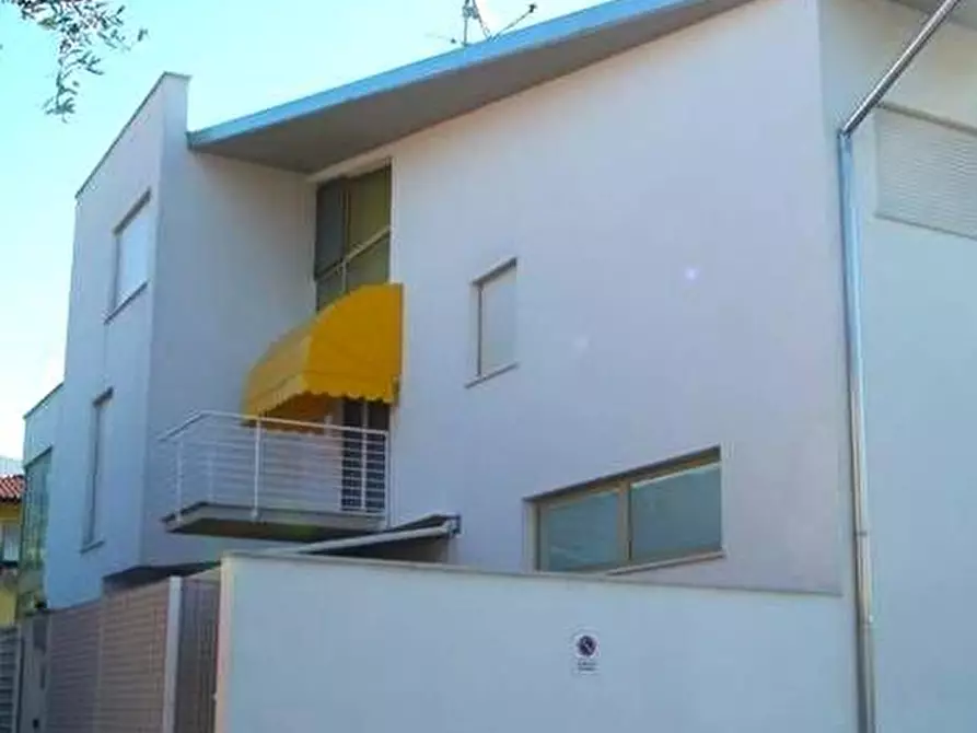 Immagine 1 di Villetta a schiera in vendita  a Massa