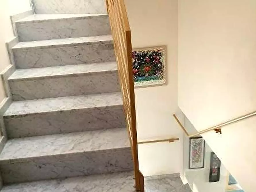 Immagine 12 di Villetta a schiera in vendita  a Massa