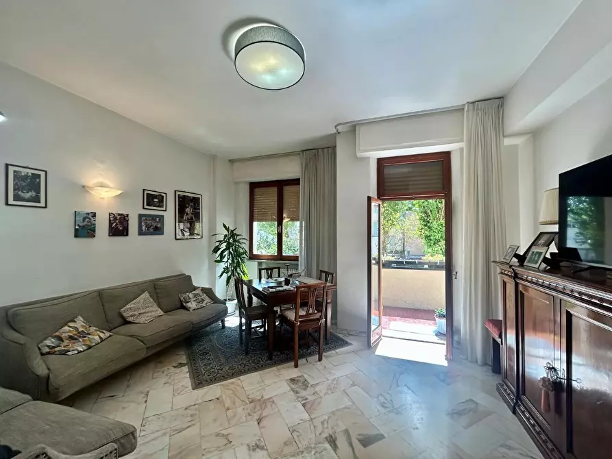 Immagine 2 di Appartamento in vendita  a Siena