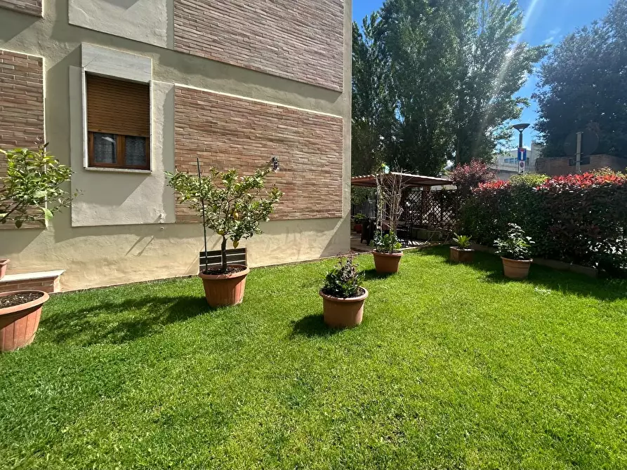 Immagine 4 di Appartamento in vendita  a Siena