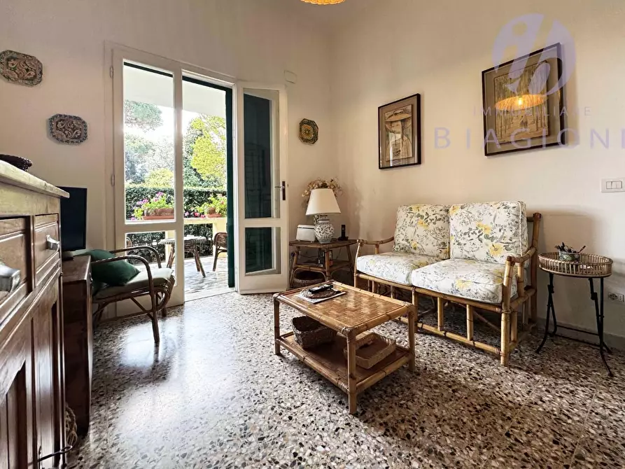 Immagine 9 di Villa in vendita  a Pietrasanta