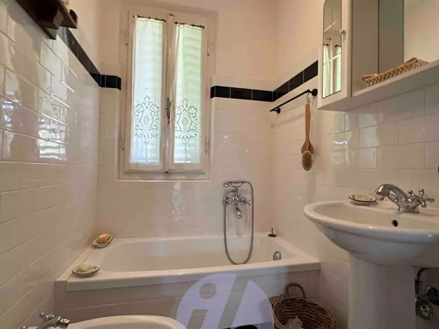 Immagine 27 di Villa in vendita  a Pietrasanta