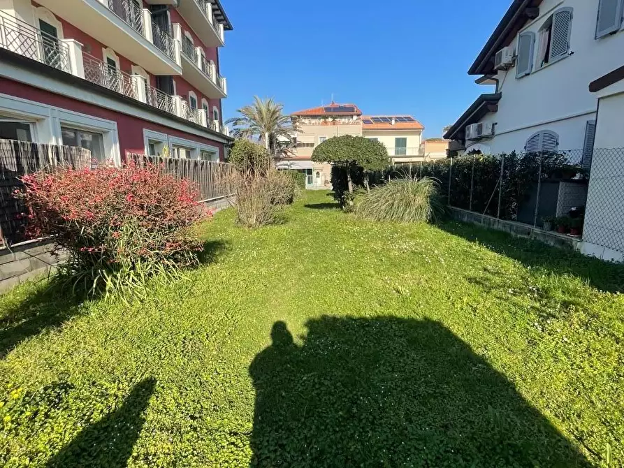 Immagine 6 di Casa indipendente in vendita  a Pietrasanta