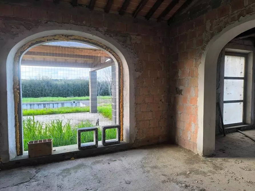 Immagine 11 di Casa colonica in vendita  a Cortona
