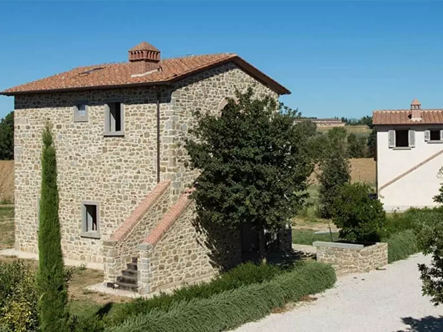 Immagine 2 di Casa colonica in vendita  a Cortona