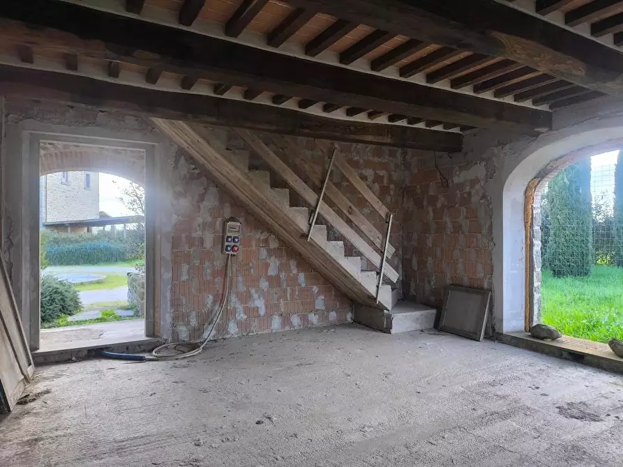 Immagine 10 di Casa colonica in vendita  a Cortona