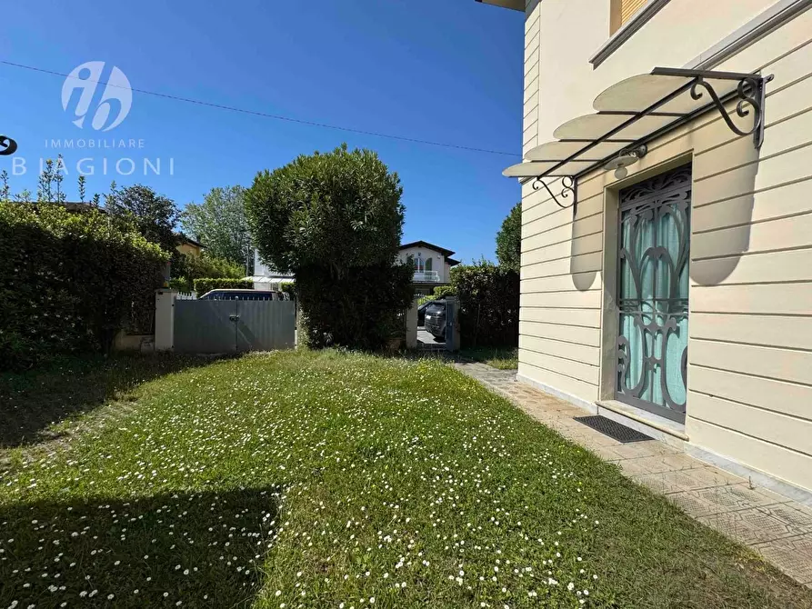 Immagine 4 di Casa bifamiliare in vendita  a Pietrasanta