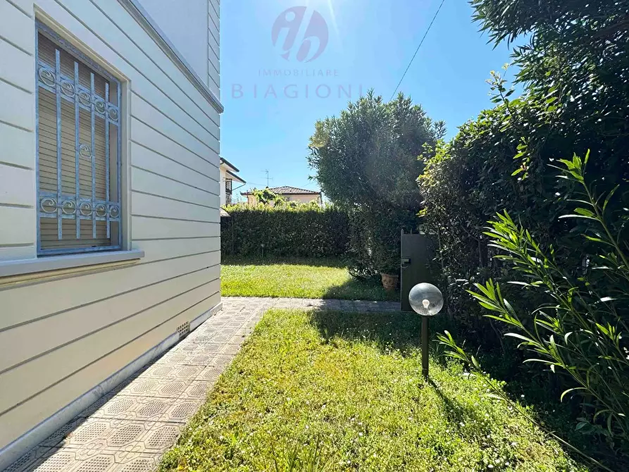 Immagine 6 di Casa bifamiliare in vendita  a Pietrasanta