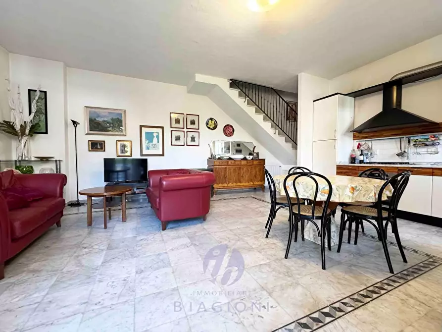 Immagine 9 di Casa bifamiliare in vendita  a Pietrasanta