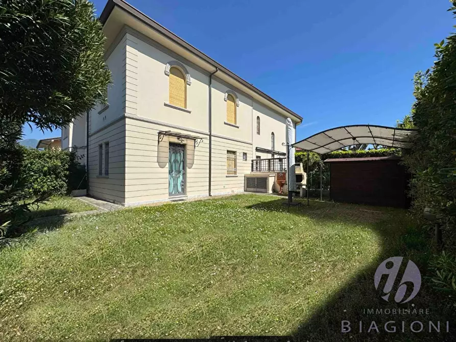 Immagine 5 di Casa bifamiliare in vendita  a Pietrasanta