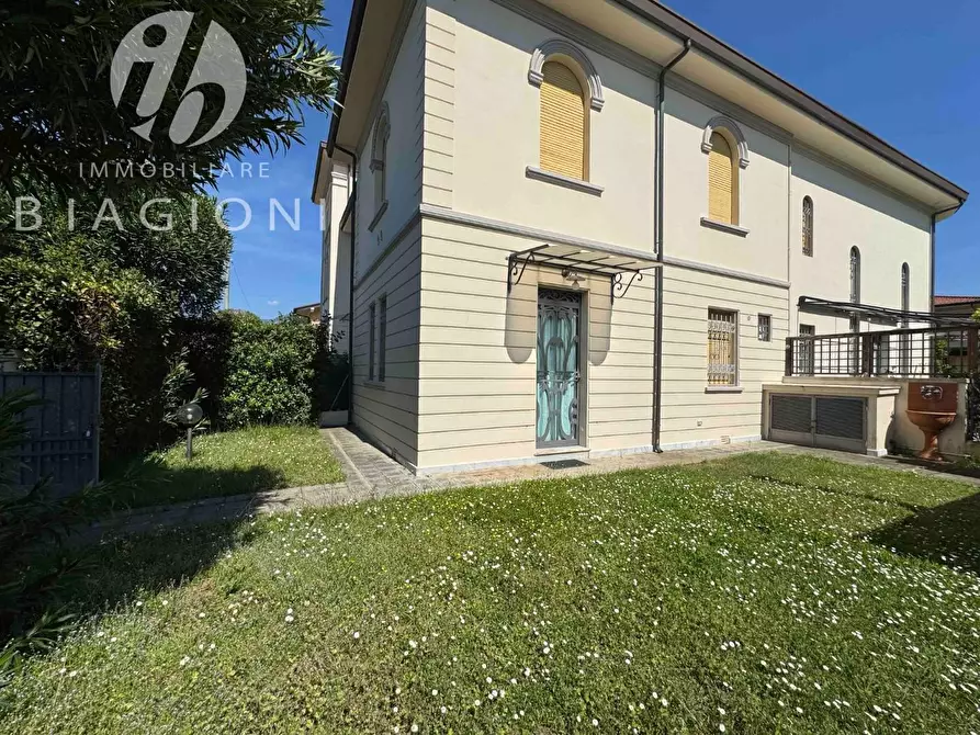 Immagine 3 di Casa bifamiliare in vendita  a Pietrasanta