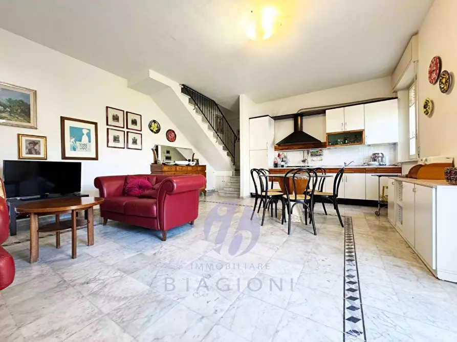 Immagine 10 di Casa bifamiliare in vendita  a Pietrasanta