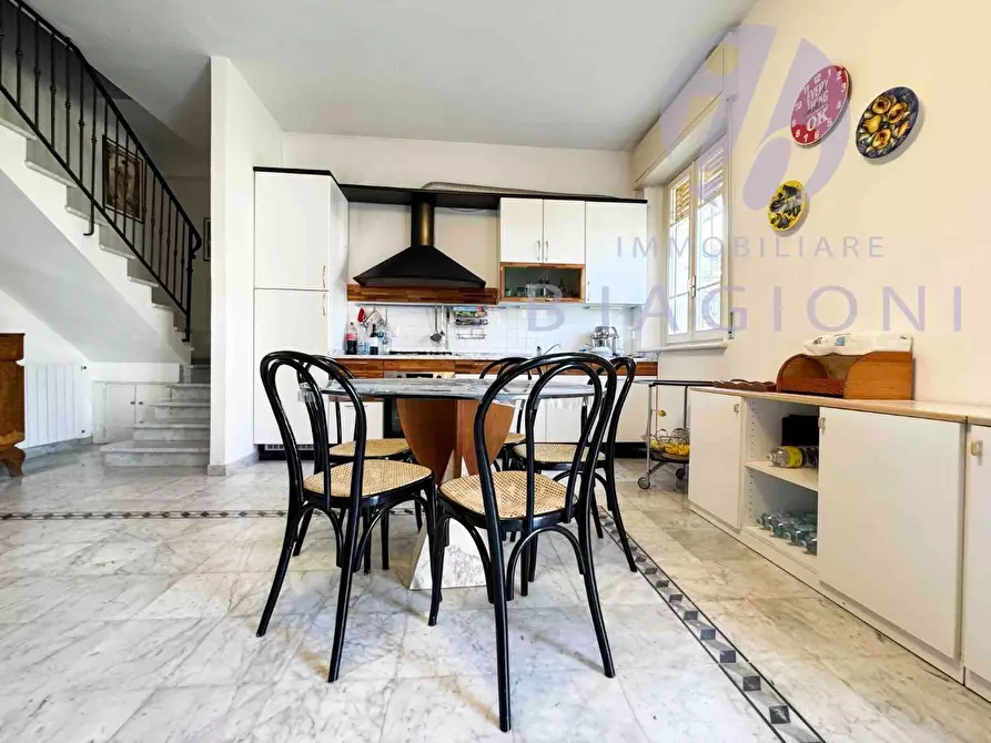 Immagine 11 di Casa bifamiliare in vendita  a Pietrasanta