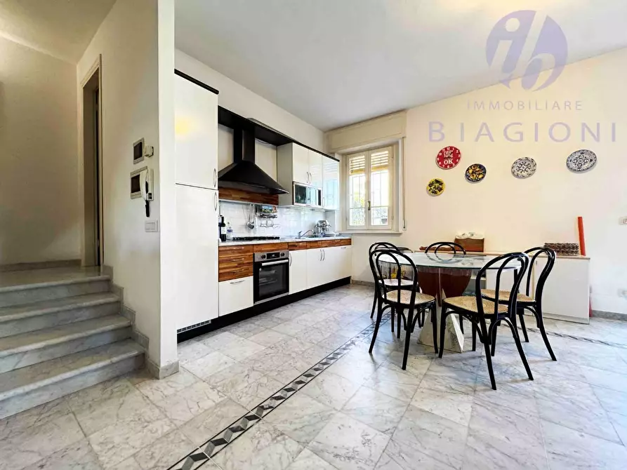 Immagine 15 di Casa bifamiliare in vendita  a Pietrasanta