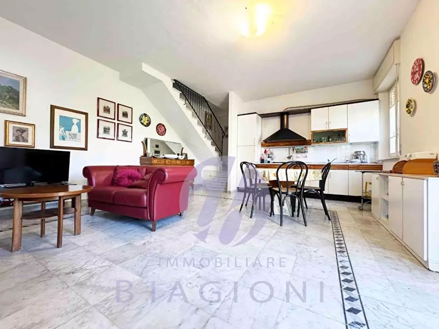 Immagine 8 di Casa bifamiliare in vendita  a Pietrasanta