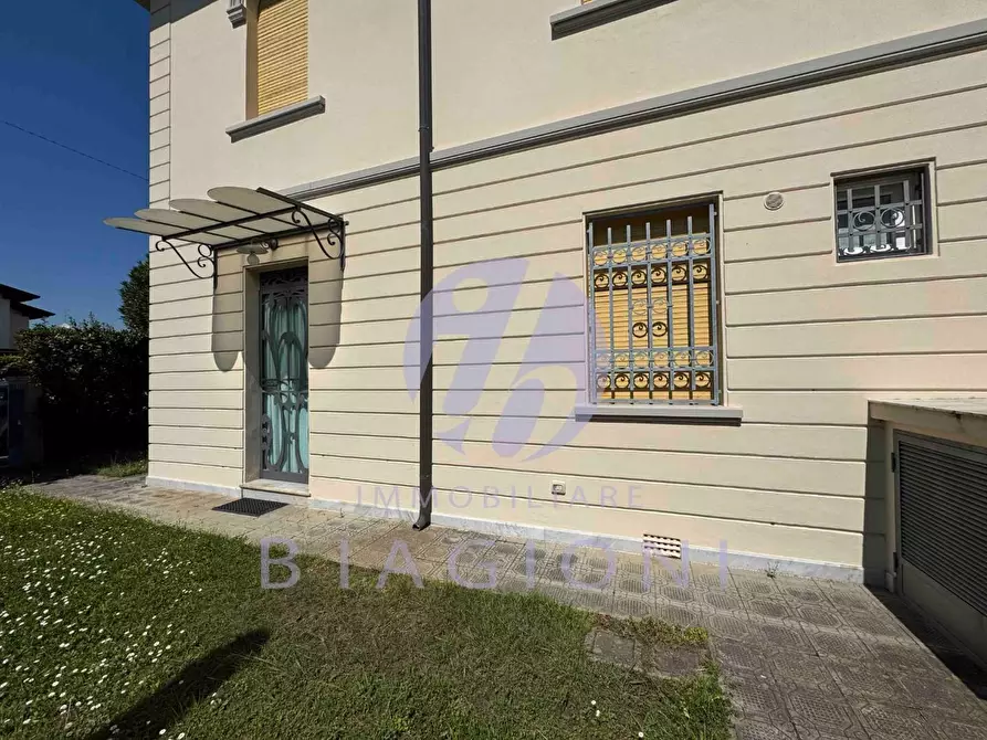 Immagine 2 di Casa bifamiliare in vendita  a Pietrasanta