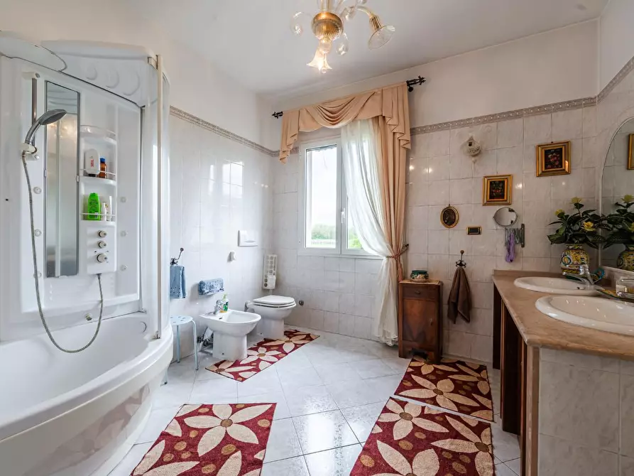 Immagine 30 di Casa indipendente in vendita  a Reggio Nell'emilia