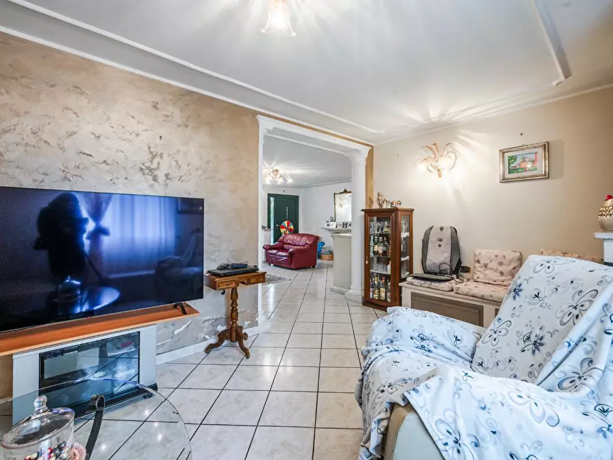 Immagine 8 di Casa indipendente in vendita  a Reggio Nell'emilia