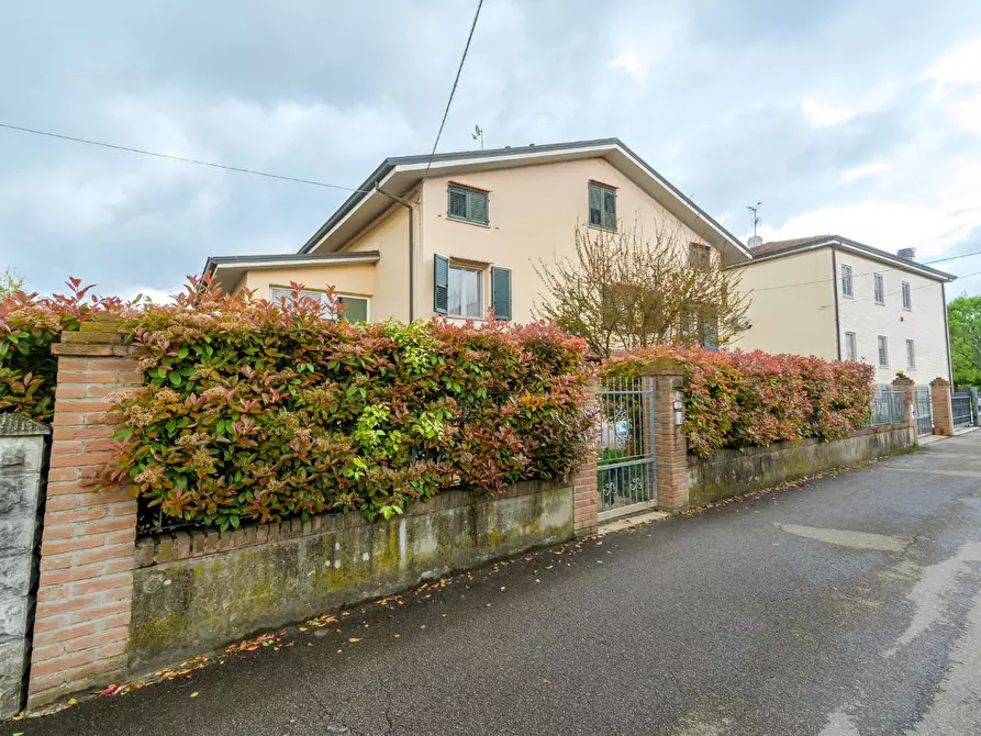 Immagine 39 di Casa indipendente in vendita  a Reggio Nell'emilia
