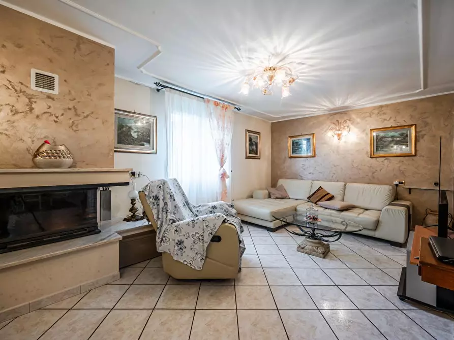 Immagine 7 di Casa indipendente in vendita  a Reggio Nell'emilia