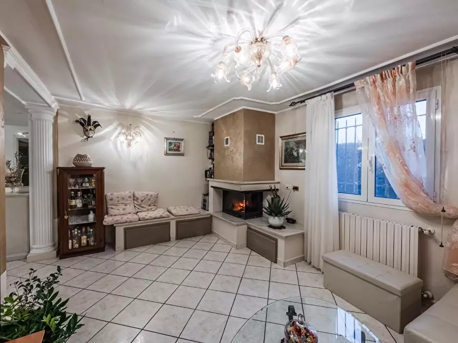 Immagine 11 di Casa indipendente in vendita  a Reggio Nell'emilia