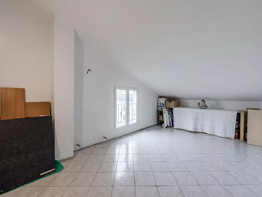 Immagine 35 di Casa indipendente in vendita  a Reggio Nell'emilia