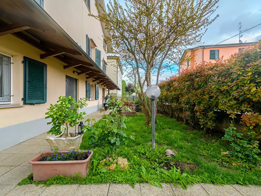 Immagine 35 di Casa indipendente in vendita  a Reggio Nell'emilia