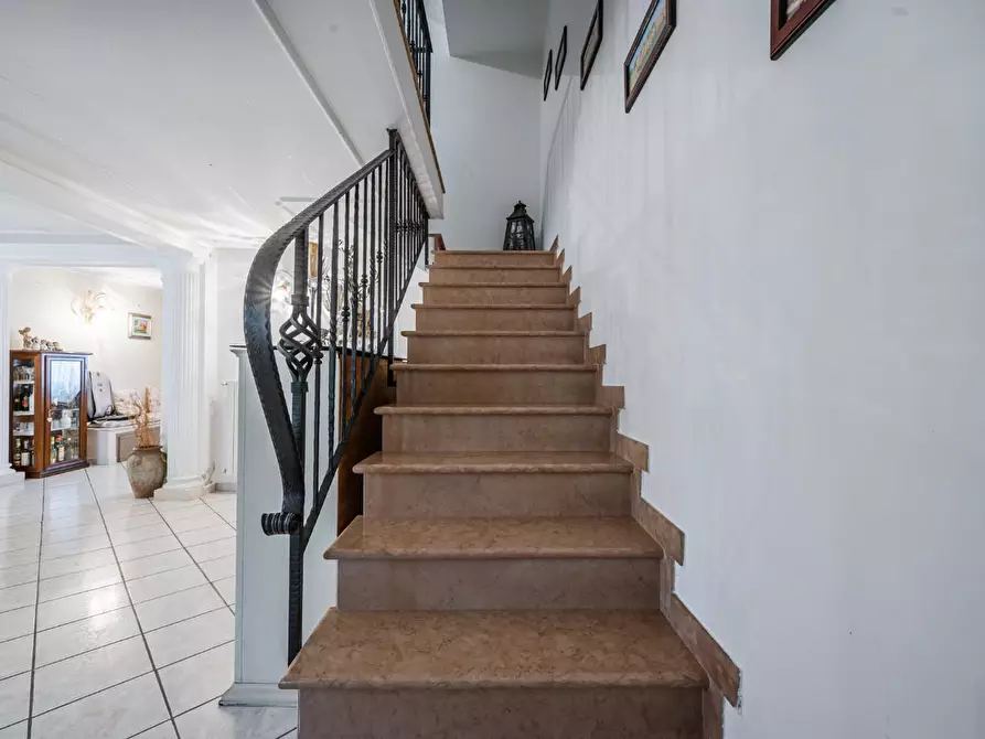 Immagine 17 di Casa indipendente in vendita  a Reggio Nell'emilia