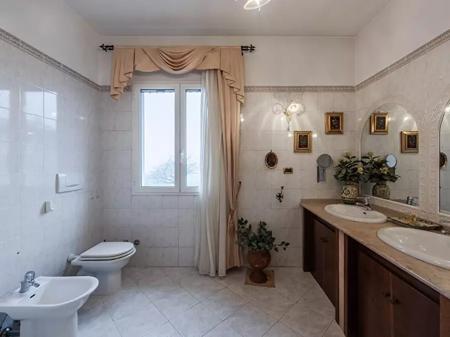 Immagine 24 di Casa indipendente in vendita  a Reggio Nell'emilia