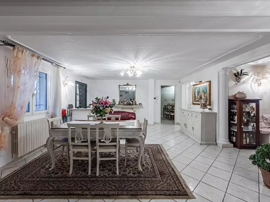 Immagine 4 di Casa indipendente in vendita  a Reggio Nell'emilia