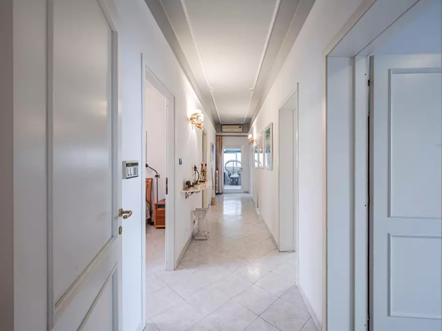 Immagine 17 di Casa indipendente in vendita  a Reggio Nell'emilia