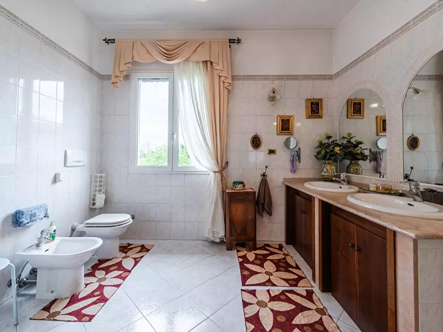 Immagine 31 di Casa indipendente in vendita  a Reggio Nell'emilia