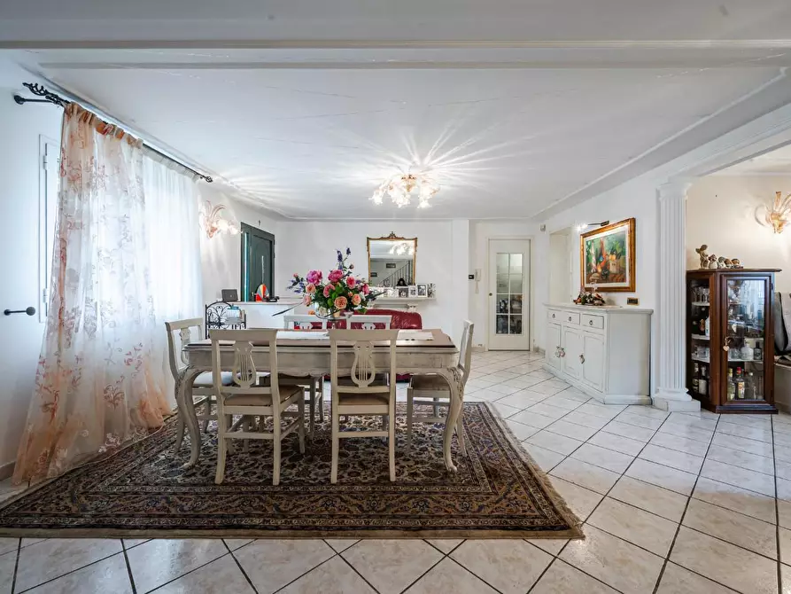 Immagine 13 di Casa indipendente in vendita  a Reggio Nell'emilia