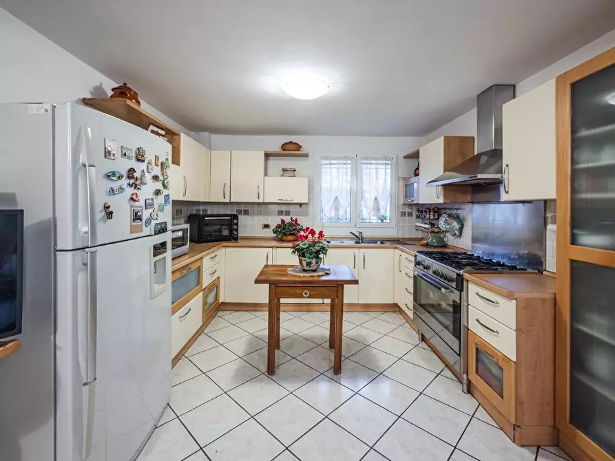 Immagine 5 di Casa indipendente in vendita  a Reggio Nell'emilia