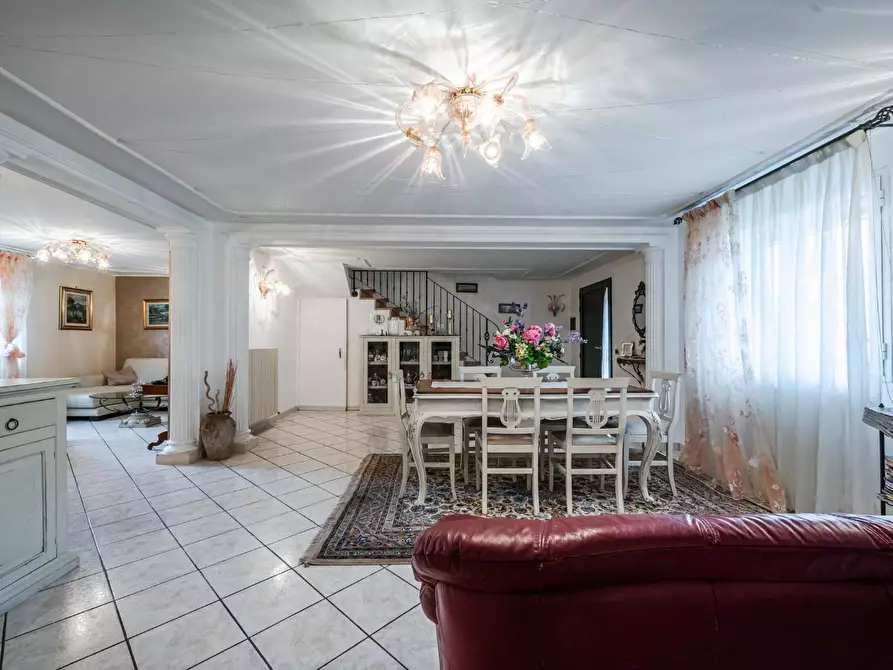 Immagine 12 di Casa indipendente in vendita  a Reggio Nell'emilia