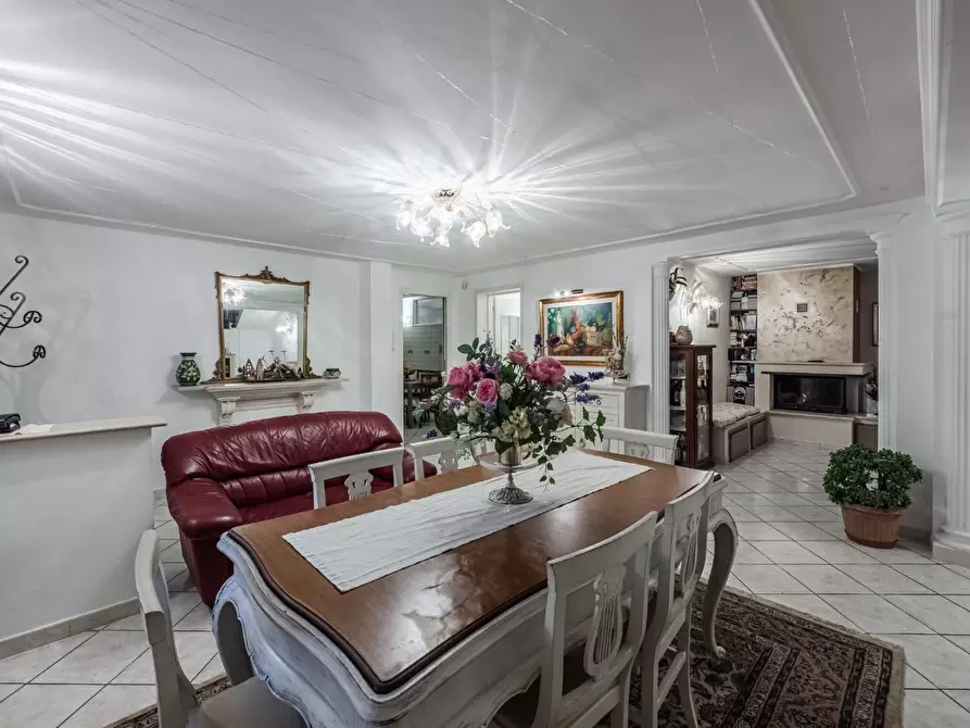 Immagine 3 di Casa indipendente in vendita  a Reggio Nell'emilia