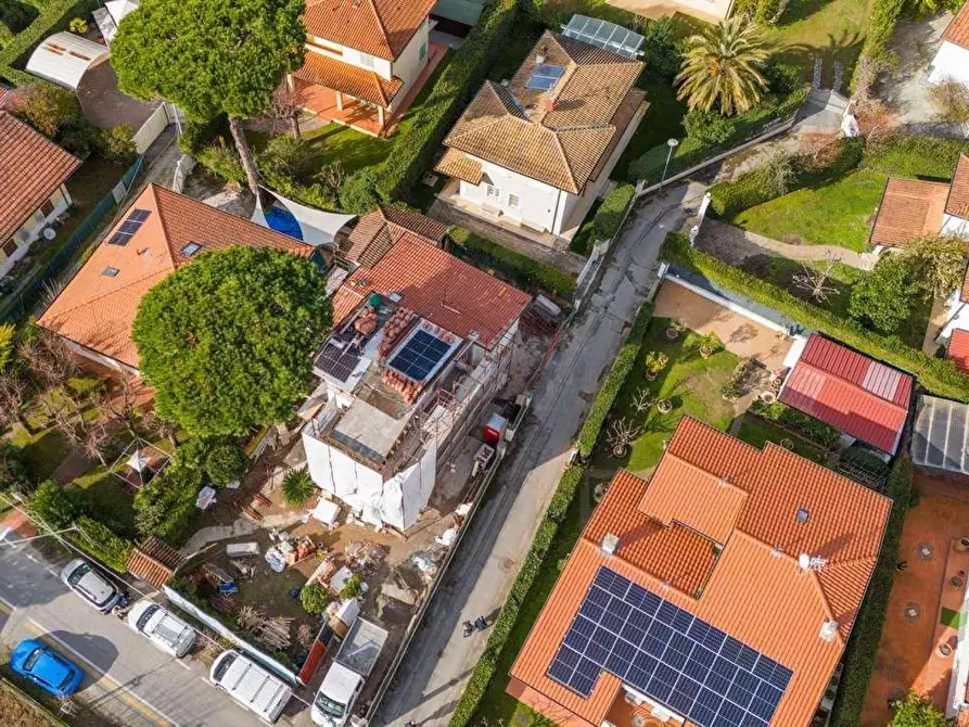Immagine 8 di Villa in vendita  a Forte Dei Marmi