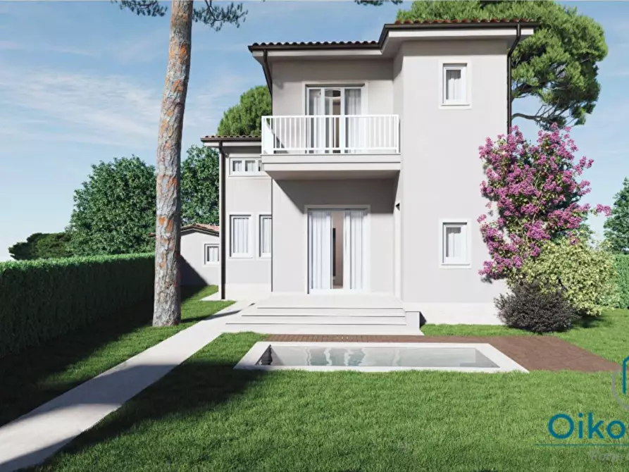 Immagine 2 di Villa in vendita  a Forte Dei Marmi