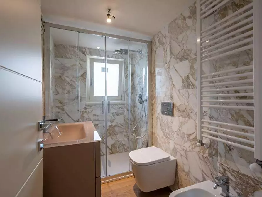 Immagine 12 di Villa in vendita  a Forte Dei Marmi