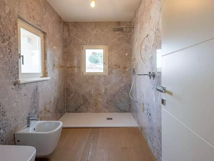 Immagine 11 di Villa in vendita  a Forte Dei Marmi