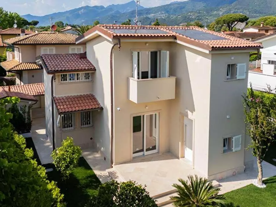 Immagine 16 di Villa in vendita  a Forte Dei Marmi
