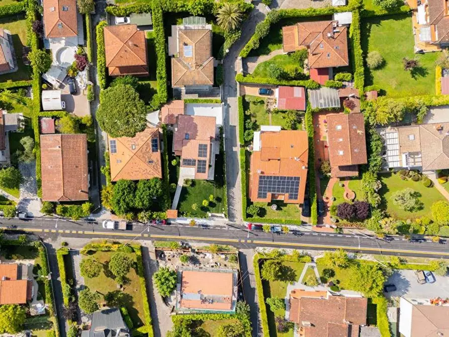 Immagine 9 di Villa in vendita  a Forte Dei Marmi