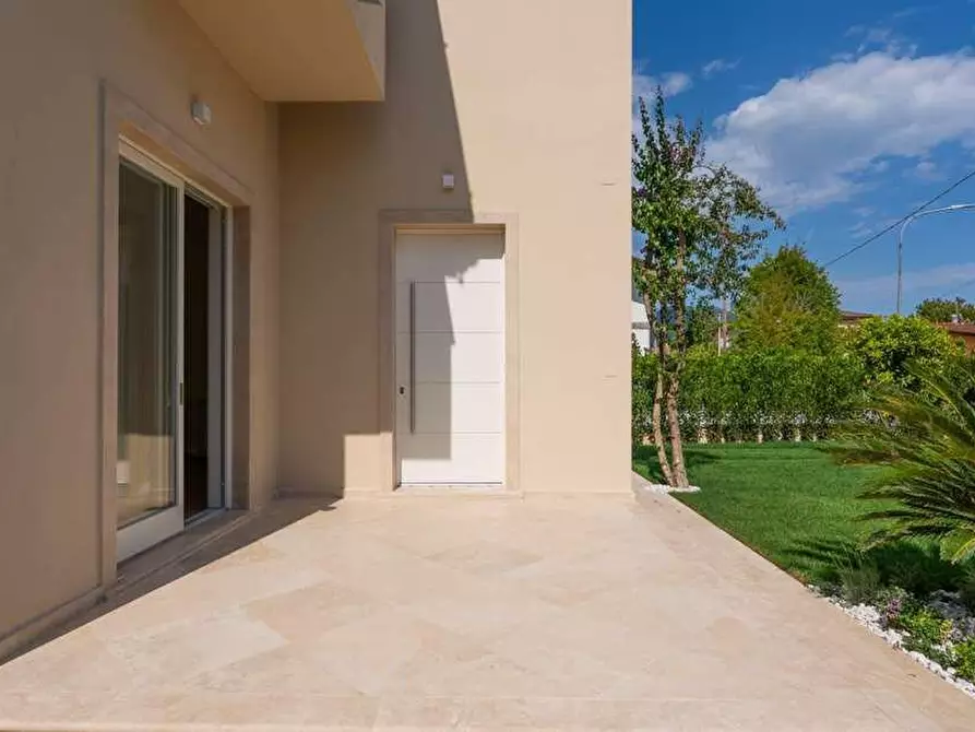 Immagine 19 di Villa in vendita  a Forte Dei Marmi