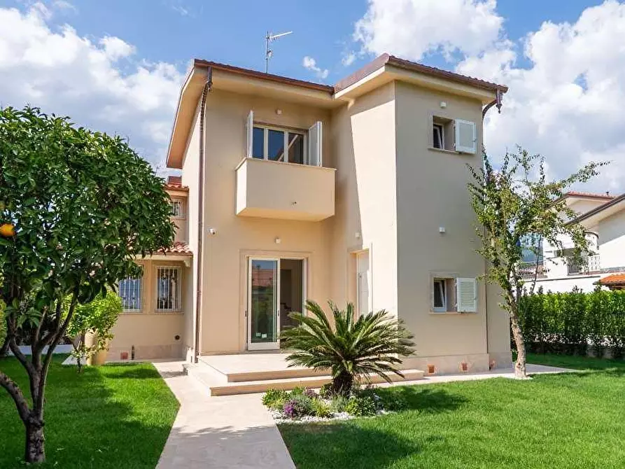 Immagine 20 di Villa in vendita  a Forte Dei Marmi
